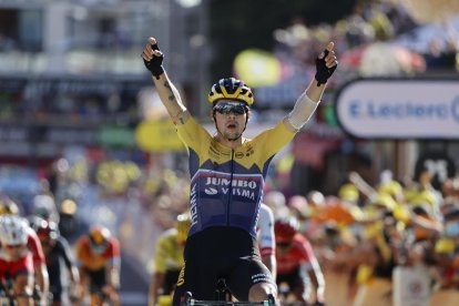 Primoz Roglic celebra su triunfo en Orcières-Merlette.