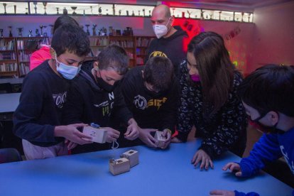 Alumnes del col·legi de la Fuliola van posar en pràctica ahir els coneixements adquirits a l’aula.