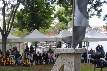 La ofrenda floral se llevará a cabo en el parque. 