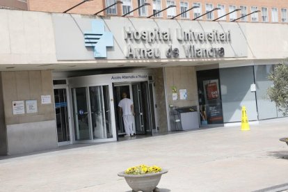 La entrada principal al hospital Arnau de Vilanova de Lleida.