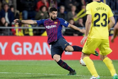 Luis Suárez remata a porteria per aconseguir el gol que donava l’empat.