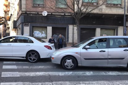 Colisión ayer entre tres vehículos en la avenida Prat de la Riba. 