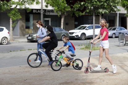 Los niños también han de respetar la distancia de seguridad. 