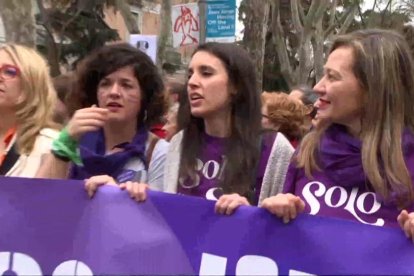 Imagen de la participación de Montero en la marcha del 8-M.