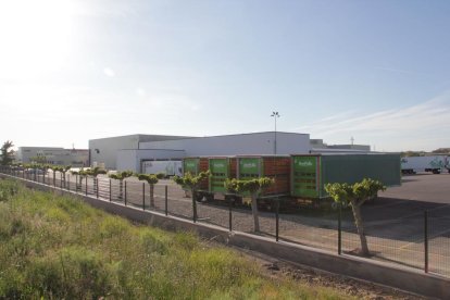 Exterior de les instal·lacions de l’escorxador d’Avidel, propietat de Vall Companys, a Alcoletge.