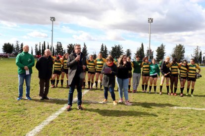 Lectura ayer del manifiesto en el campo del Inef Rugbi Lleida. 