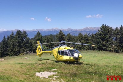 El helicóptero durante el rescate del domingo en Riu de Cerdanya. 