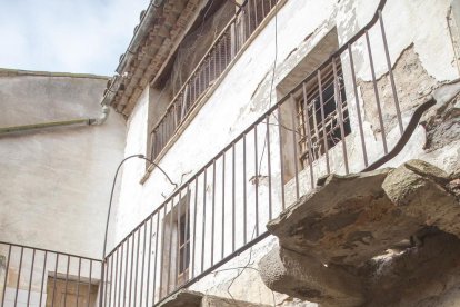 Imatge de l’interior de la casa heretada, al carrer Lleida.