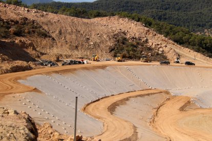 Los primeros residuos llegaron el pasado jueves al vertedero industrial de Riba-Roja.