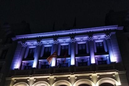 L'ajuntament de Lleida també arria la bandera espanyola després de la inhabilitació del president Torra per part de la JEC