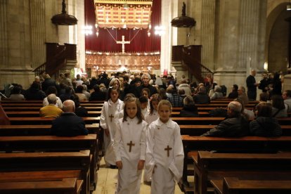 Celebración en la Catedral Nova de Lleida de la fiesta de la Mare de Déu del Blau, ayer.