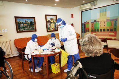 Imatge d’un test a la residència Sant Domènec de Balaguer al maig.