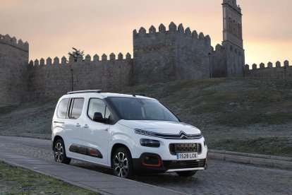 Està associat a la caixa de canvis automàtica de 8 velocitats EAT8.