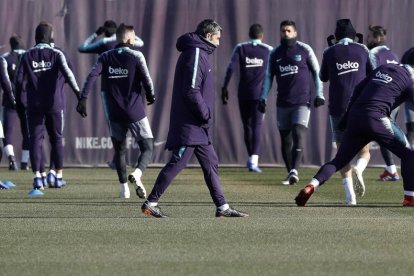 Ernesto Valverde ayer por la mañana durante el entrenamiento que hizo la plantilla barcelonista.