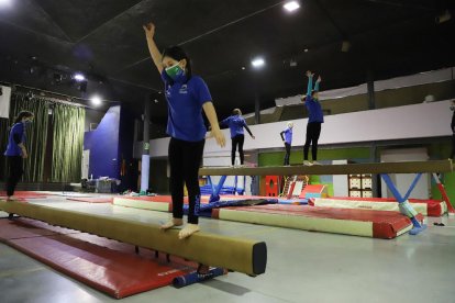 Les gimnastes del FEDAC, ahir, ultimant la preparació per al Campionat d’Espanya.