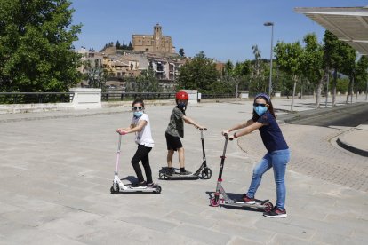 Tremp - Una dona corrent el passat cap de setmana per la ruta del camí dels Cavalls del terme municipal de Tremp.