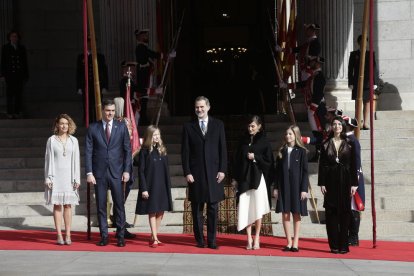 Felipe VI apela a buscar pactos: 