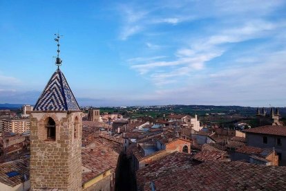 El centre històric de Solsona vist des d’una finestra.