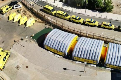 Vista aérea del hospital de campaña del SEM instalado en el exterior del hospital Arnau de Vilanova de Lleida.