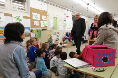 El conseller en su visita a los centros educativos de Solsona.