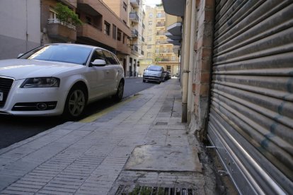 Estado de una de las aceras de la calle Cappont esta semana. 