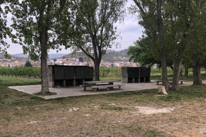 La zona de barbacoas de La Granja d’Escarp