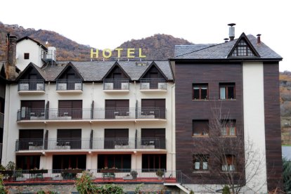 Un hotel que no abrirá por el puente de la Purísima en Sort.