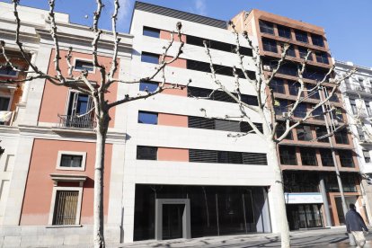 Imatge de l’estat actual del nou edifici de la Diputació a la rambla Ferran de Lleida ciutat.