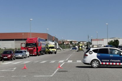 La explosión se ha producido en la cabina de un camión en el polígono de Torrefarrera.