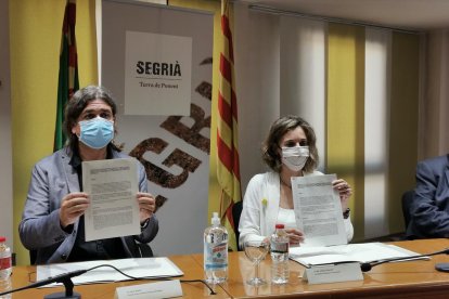 La firma de l’acord per a la concessió dels 4 milions en ajuts directes als negocis del Segrià.