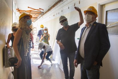 Bargalló visitó ayer las obras del instituto Ribera del Sió de Agramunt.