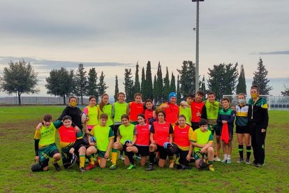 Jugadors i jugadores del planter de l’Inef Lleida dissabte passat durant un partit.