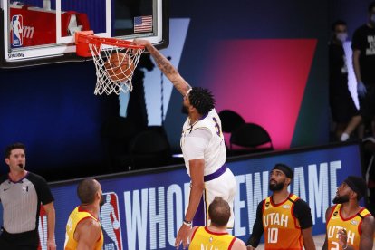 Anthony Davis va aportar 42 punts a la victòria dels Lakers.