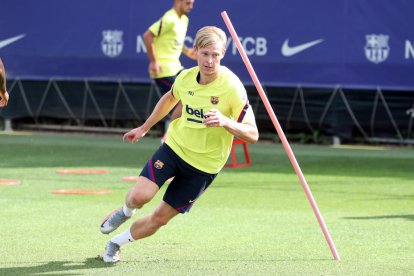 Frenkie de Jong durante el entrenamiento del FC Barcelona.