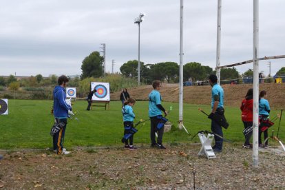 Arqueros del Club Tir amb Arc Lleida entrenando en Puigverd.