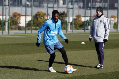 Ousmane Dembélé es va exercitar ahir en solitari al camp d’entrenament de la Ciutat Esportiva.