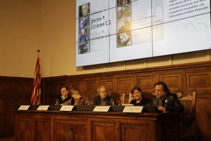 Navarro, Parra, Balasch, Giorgi i Sanuy, ahir a la presentació a l’IEI de l’homenatge a Benet Rossell.