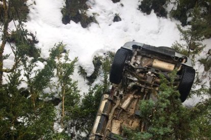 Vista del vehicle accidentat ahir a Bellver de Cerdanya.