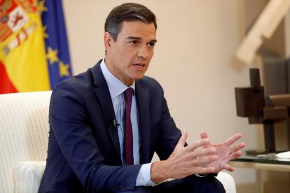 Un moment de l'entrevista del president del Govern, Pedro Sánchez, amb l'agència EFE.