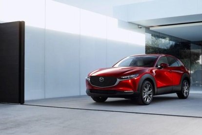 El model cobreix l'espai existent entre els dos SUV: el Mazda CX-5 i el Mazda CX-3.