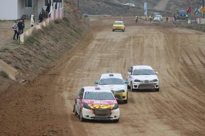 El equipo GC Motorsport lidera un grupo de tres vehículos por delante de dos pertenecientes a la Escuderia Lleida.