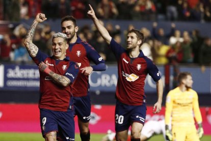 Chimy Ávila celebra el gol con el que dio el empate al Osasuna.