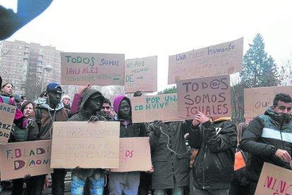 Protesta por el acoso a ‘menas’ en Hortaleza