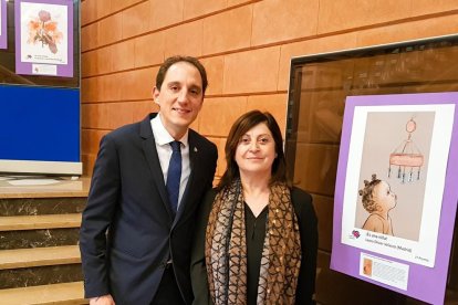 El subdelegado del Gobierno en Lleida, José Crespin, durante la inauguración de la exposición ayer. 