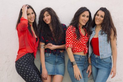 Bego Salazar, Marta Robles, Alicia Grillo y la vecina de Agramunt Roser Loscos (primera por la izq.).  