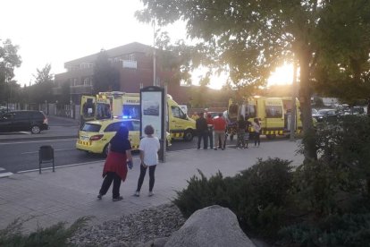 Imagen de las ambulancias en el atropello de Rovira Roure. 