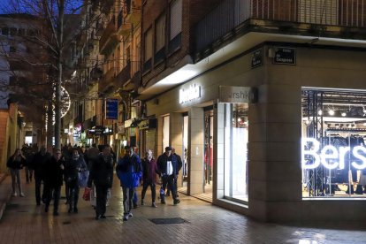 La mayoría de los comercios del Eix abrieron el pasado domingo, que era festivo de apertura. 