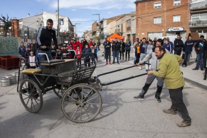 La nueva gincana de ‘rucs de dos potes’ fue una de las actividades más concurridas de ayer. 