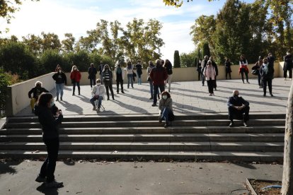 Decenas de personas asistieron a la sexta edición del Arquitectour, que comenzó en los Camps Elisis.