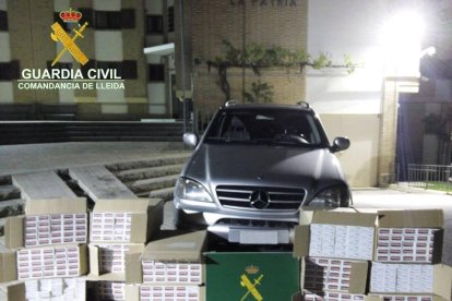 Tabaco y vehículo que fueron intervenidos al ahora condenado. 